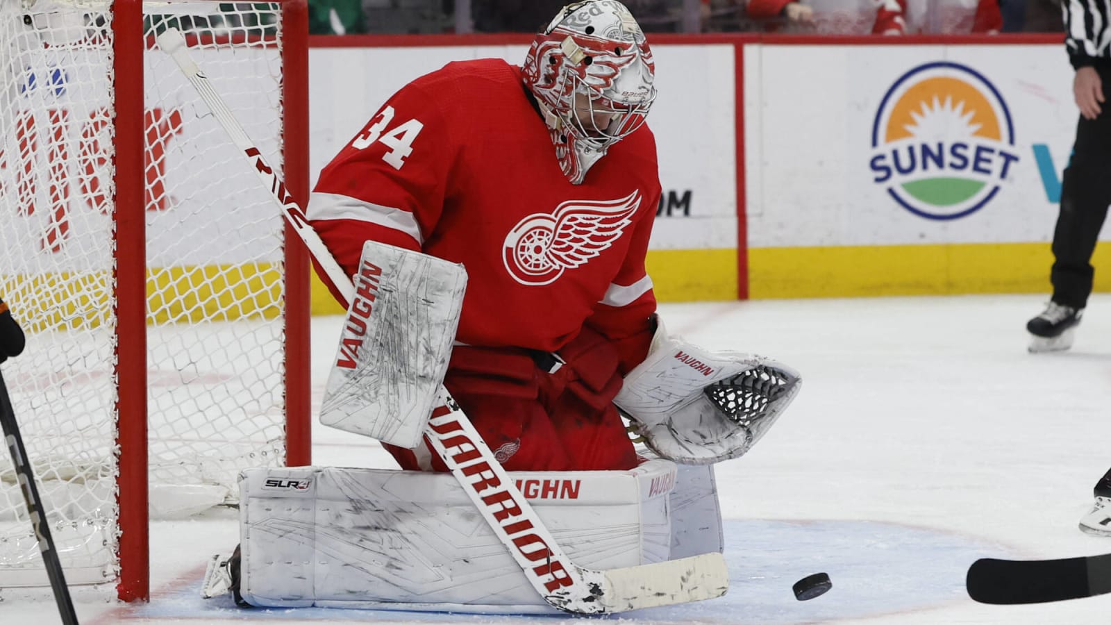 Former Flyers Goalie Becomes Red Wings’ Unquestioned Starter
