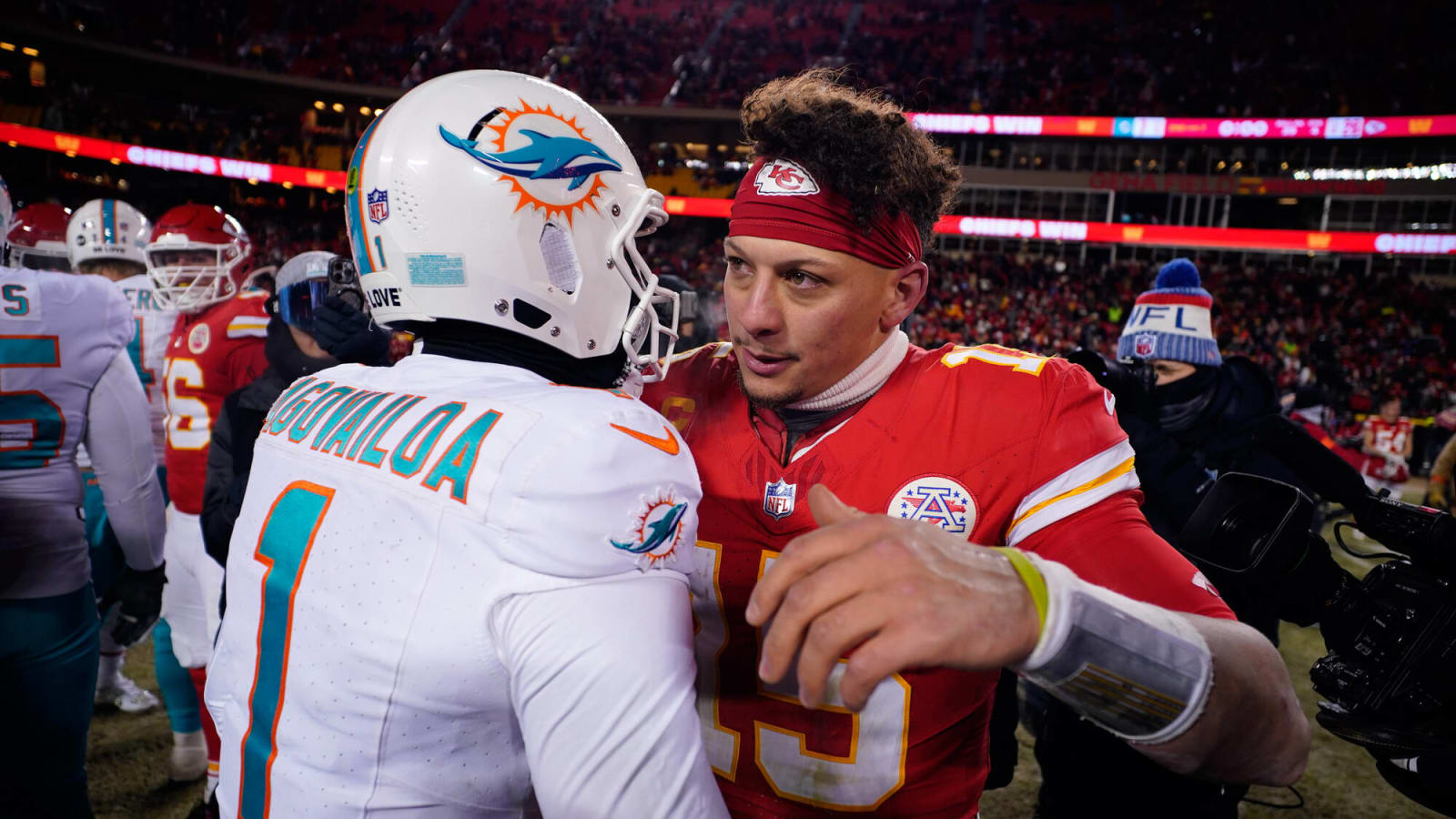 Report: NFL lost 10M-12M viewers by broadcasting Saturday night's Dolphins-Chiefs game on Peacock