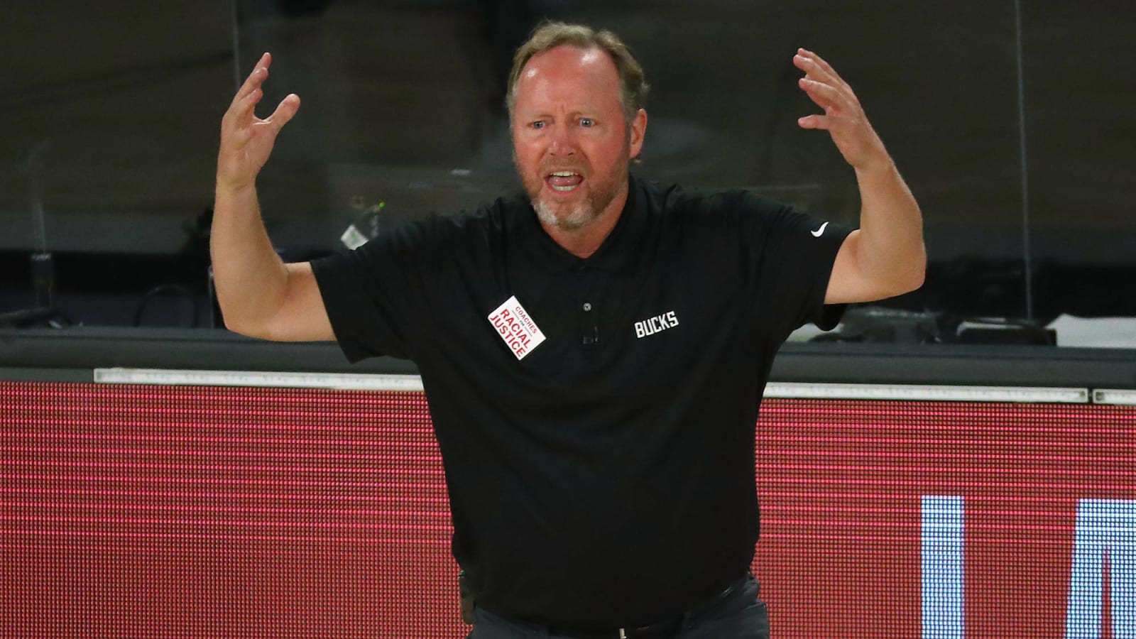 Bucks don't plan to fire coach Mike Budenholzer