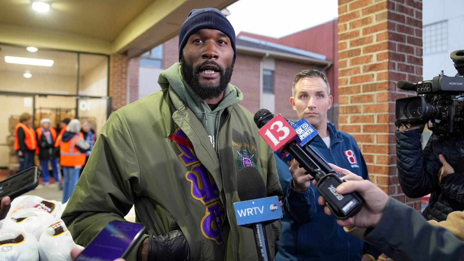 NFL Analyst Reveals Why Shaq Leonard Signed With Eagles Over Cowboys