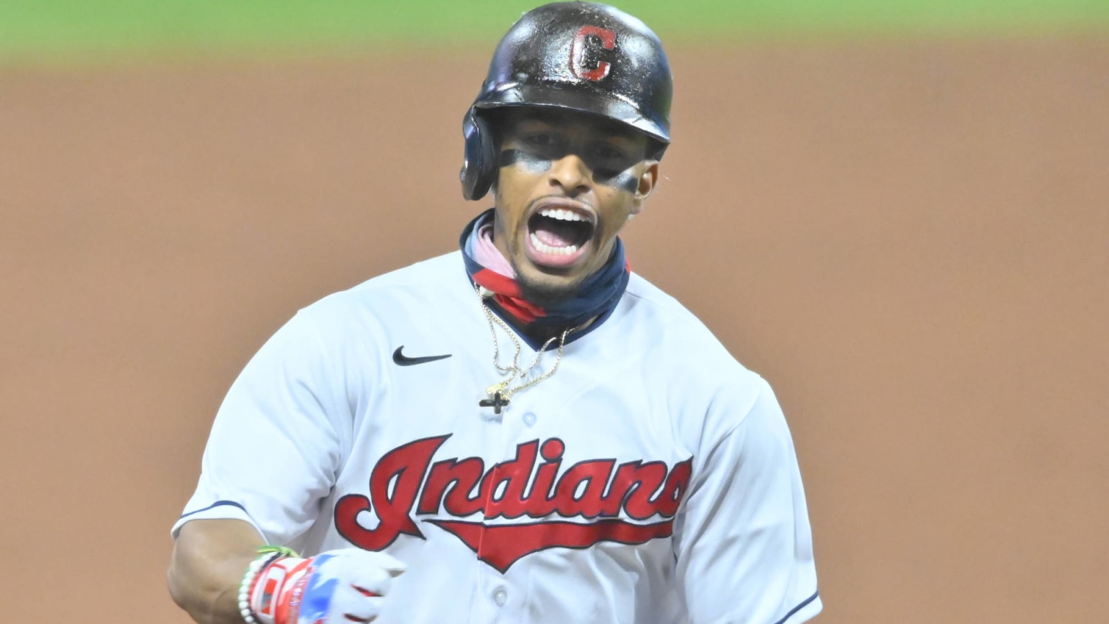 Indians trade Francisco Lindor, Carlos Carrasco to Mets