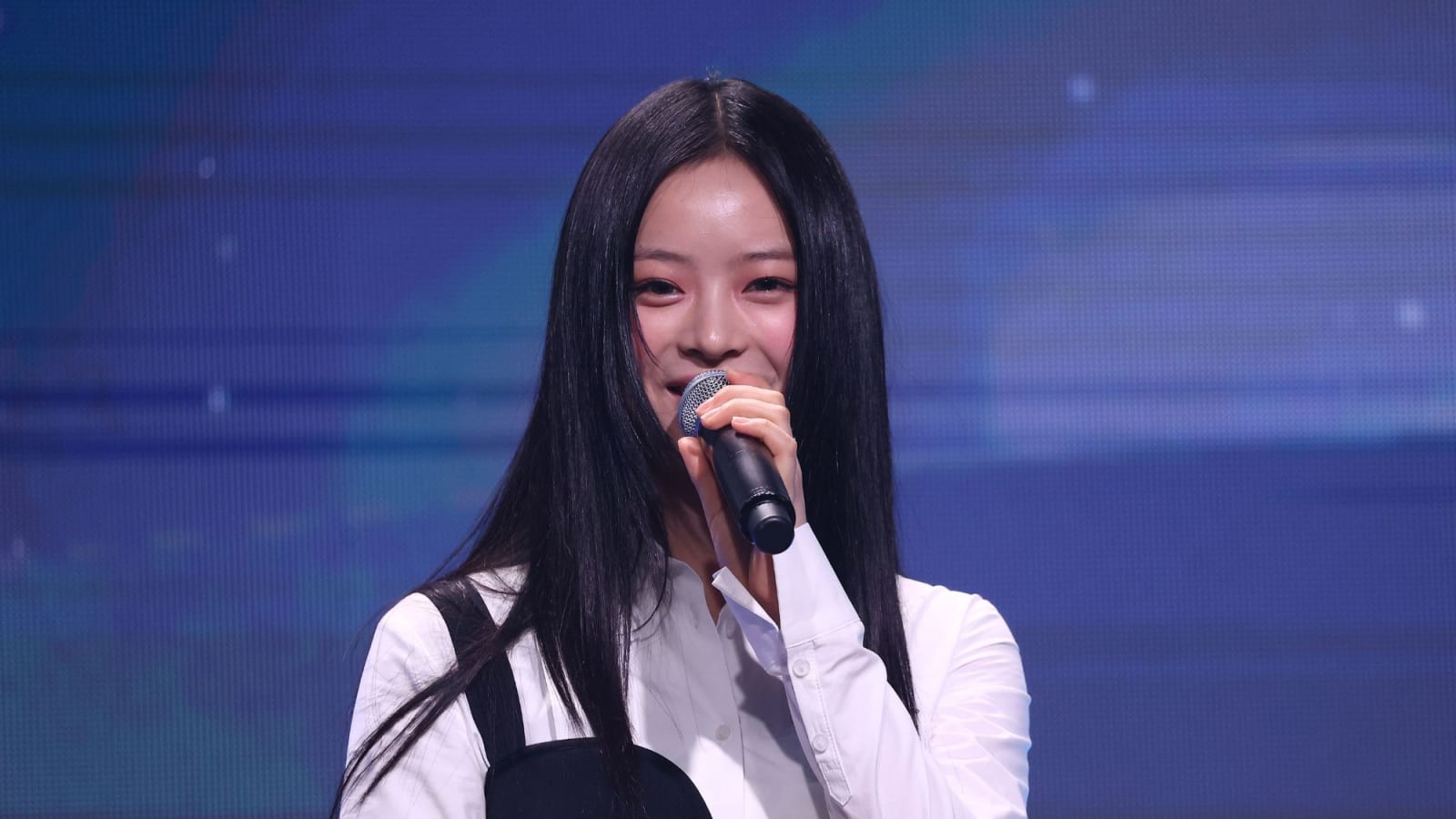 NewJeans' Hanni Breaks Down in Emotional Testimony on Workplace