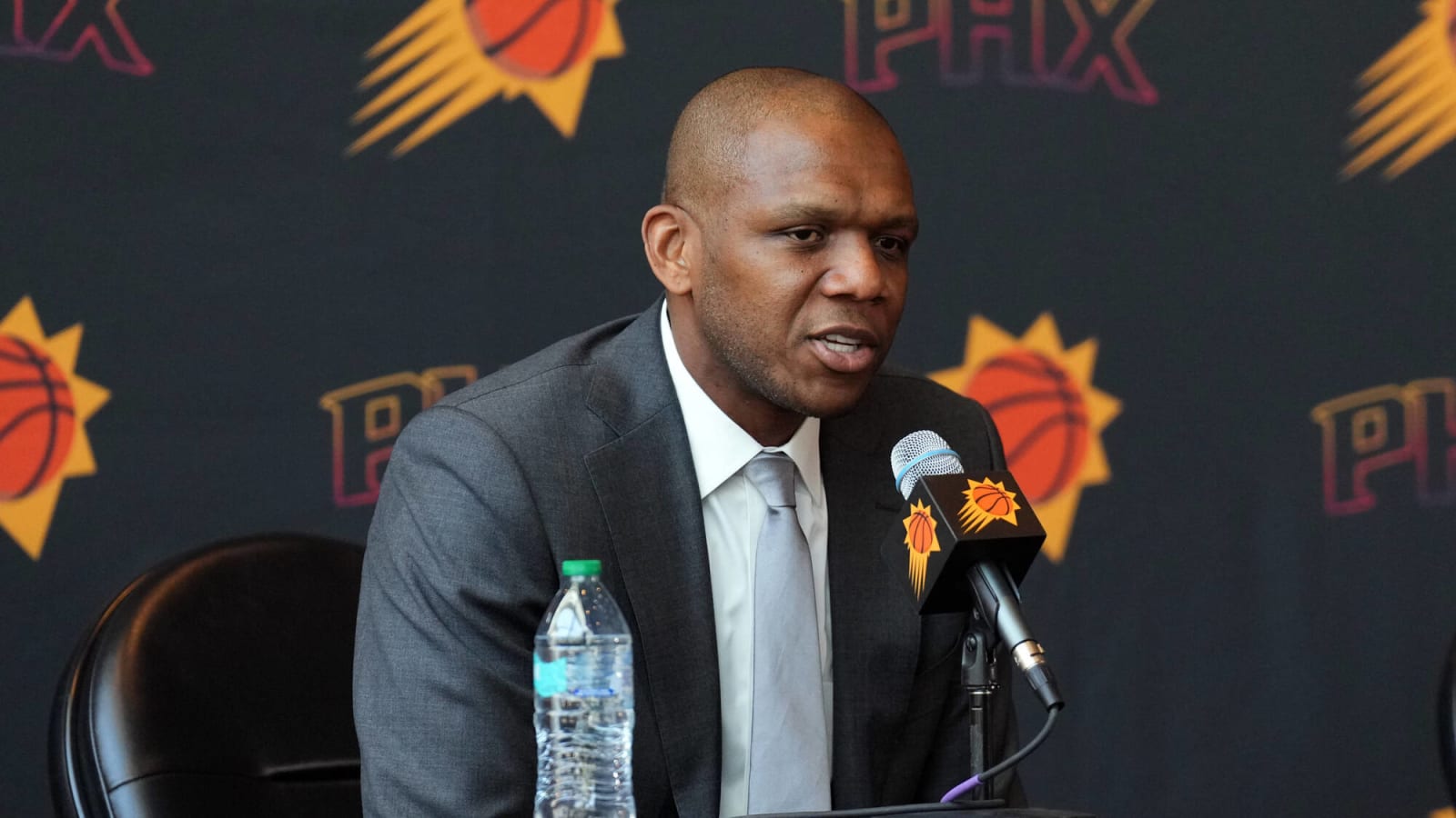  Suns swap 1st-round picks with Jazz, triple draft assets