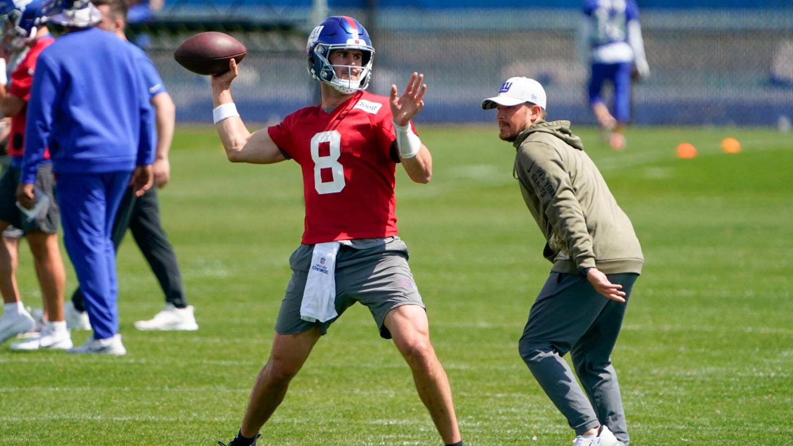 Giants’ Daniel Jones, Jalin Hyatt working overtime at OTAs