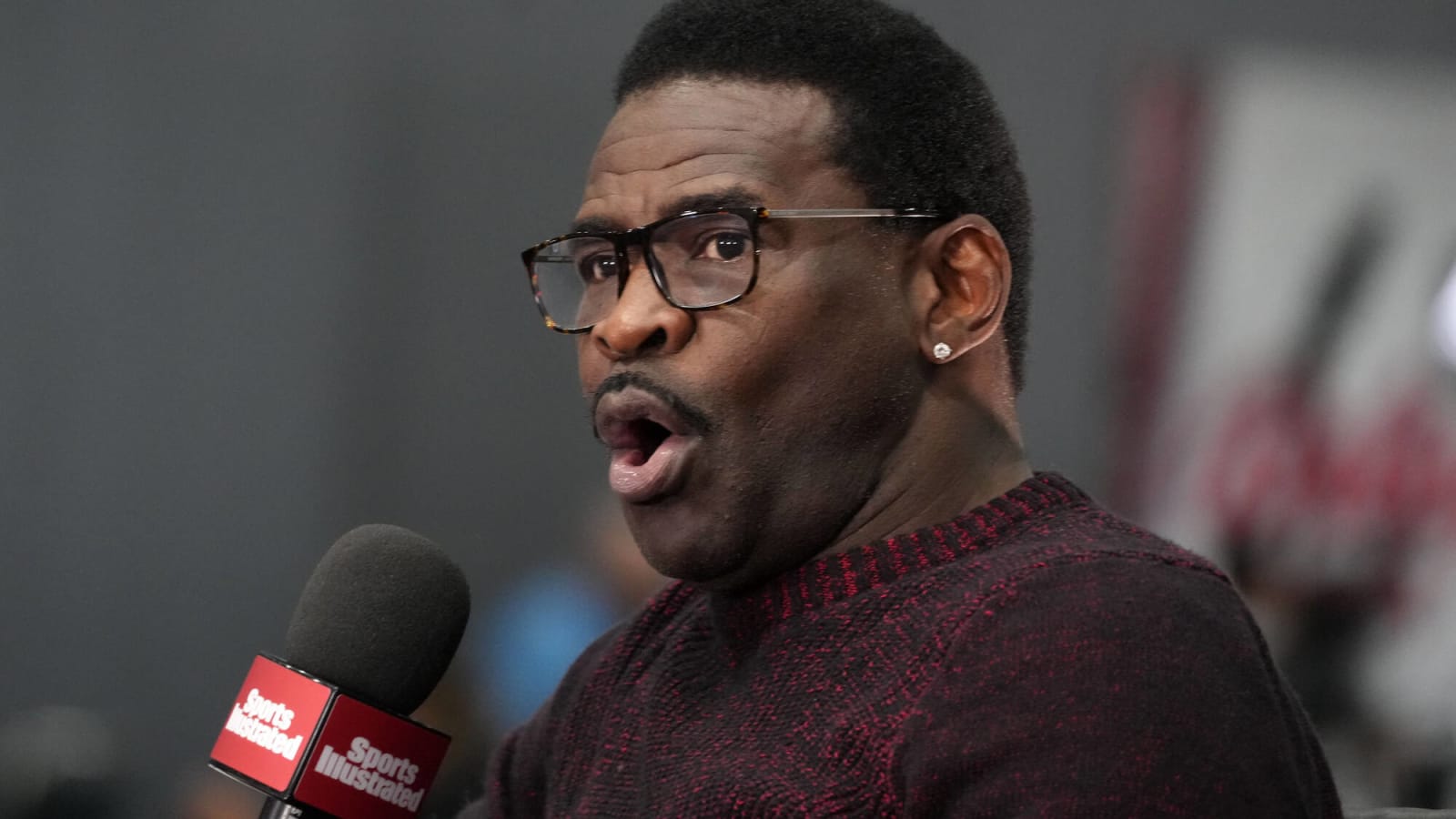 Playmaker benched: Michael Irvin pulled off-air, files $100M lawsuit
