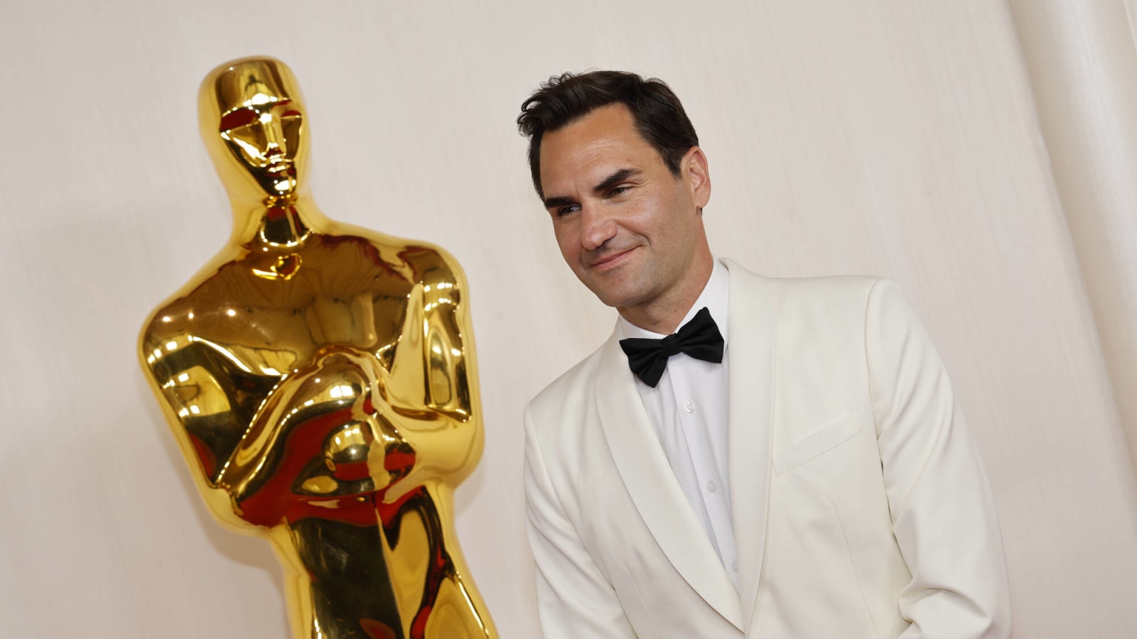 'I feel like I can’t breathe in the tie,' Roger Federer wasn’t always the epitome of confidence, the legend confesses hours after dazzling the Oscars
