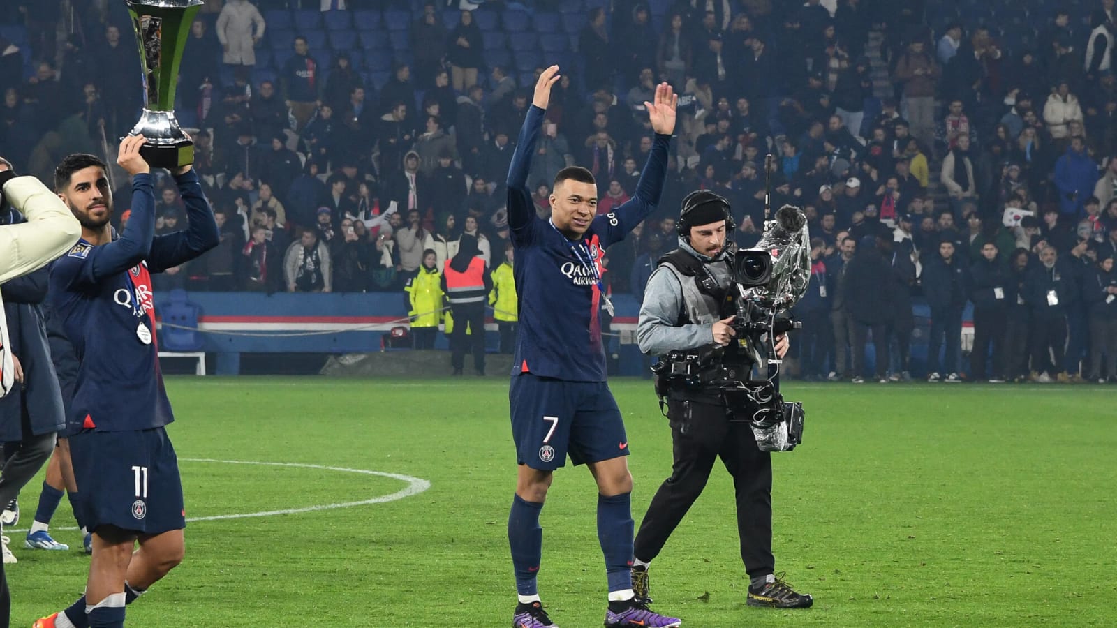  Kylian Mbappe will owe PSG 'tens of millions' should he leave for free but renewal still an option
