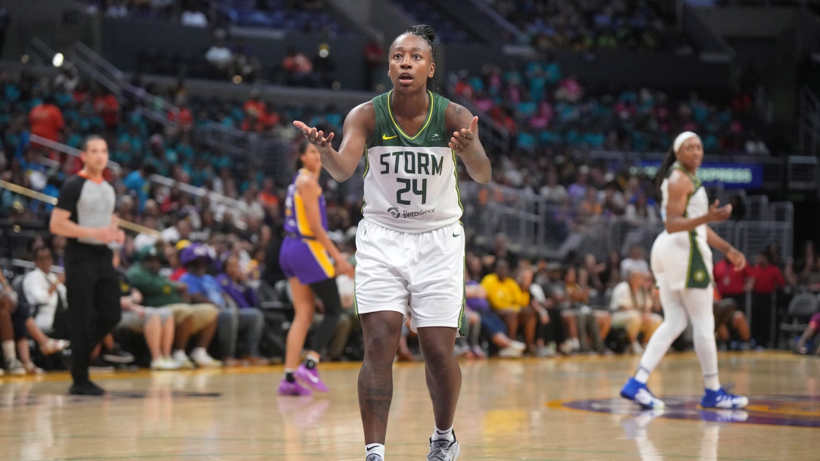 Chicago Sky receive terrible news in trade bid to land Angel Reese scoring help: Report