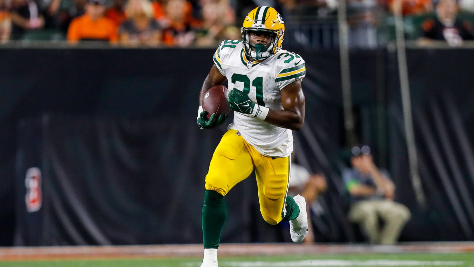 Green Bay Packers: Fan Favorite Running Back Makes Initial 53-Man Roster