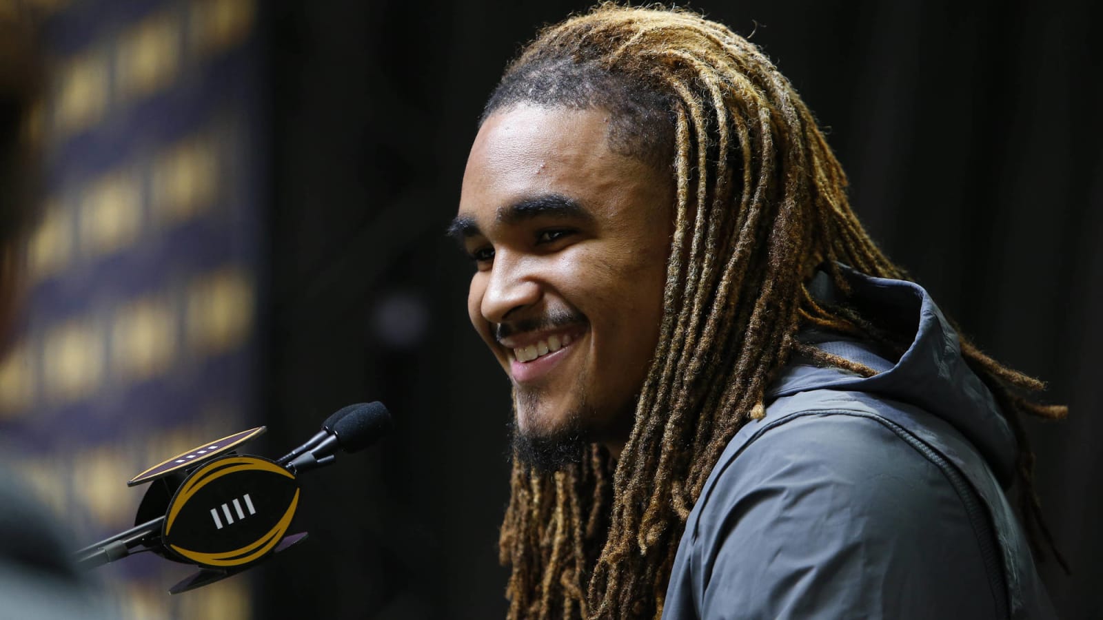 Jalen Hurts nearly unrecognizable after haircut