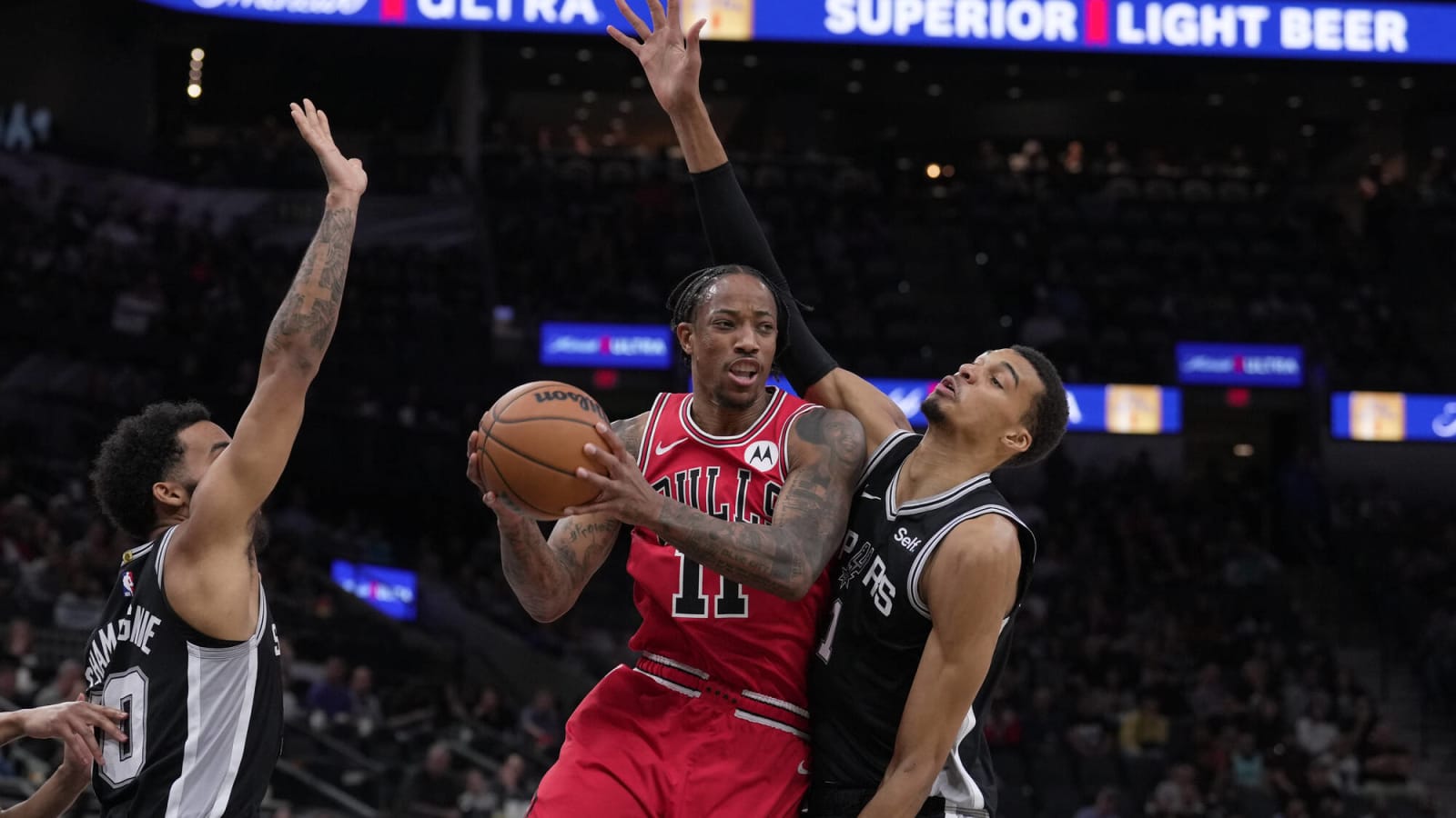 DeMar DeRozan, Bulls far apart on contract extension