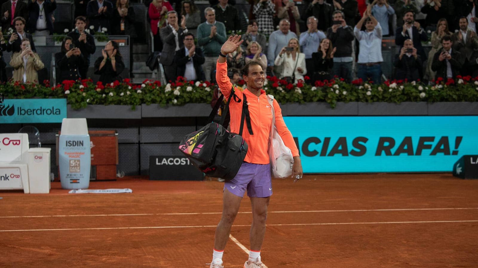 Watch: Rafael Nadal receives a souvenir amidst emotional goodbye as Madrid bids farewell to their 5-time champion