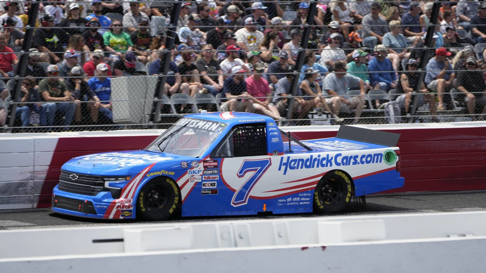 Larson dominates for third Truck career victory at North Wilkesboro Yardbarker