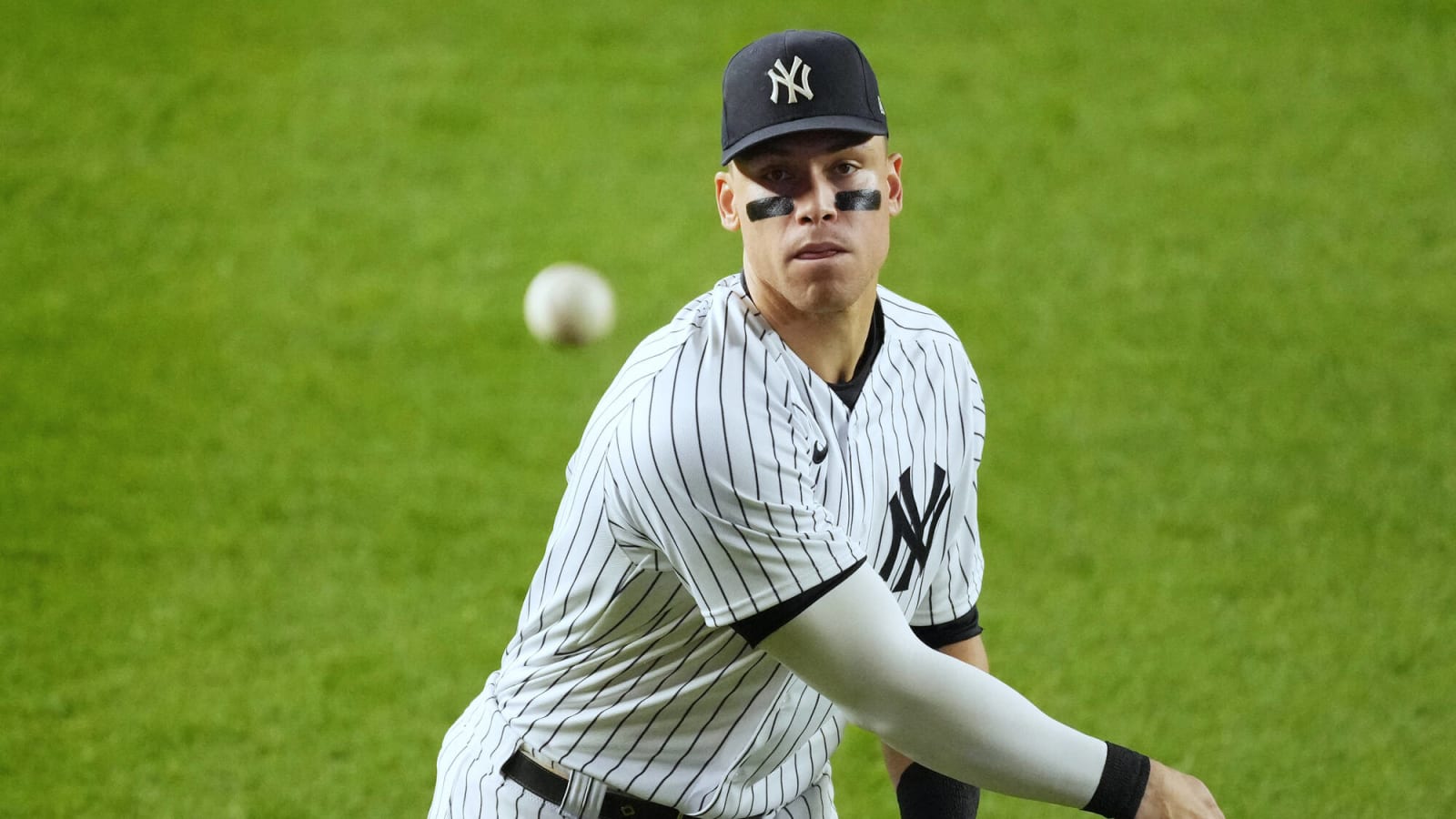 Aaron Judge kissing the interlocking NY : r/baseball