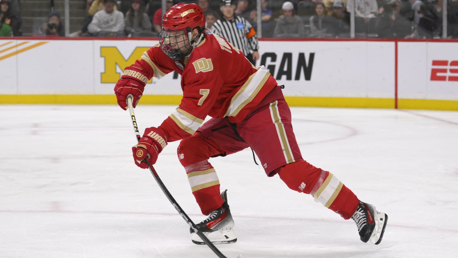 Blackhawks Prospects Shine in 2025 Hobey Baker Award Nominations
