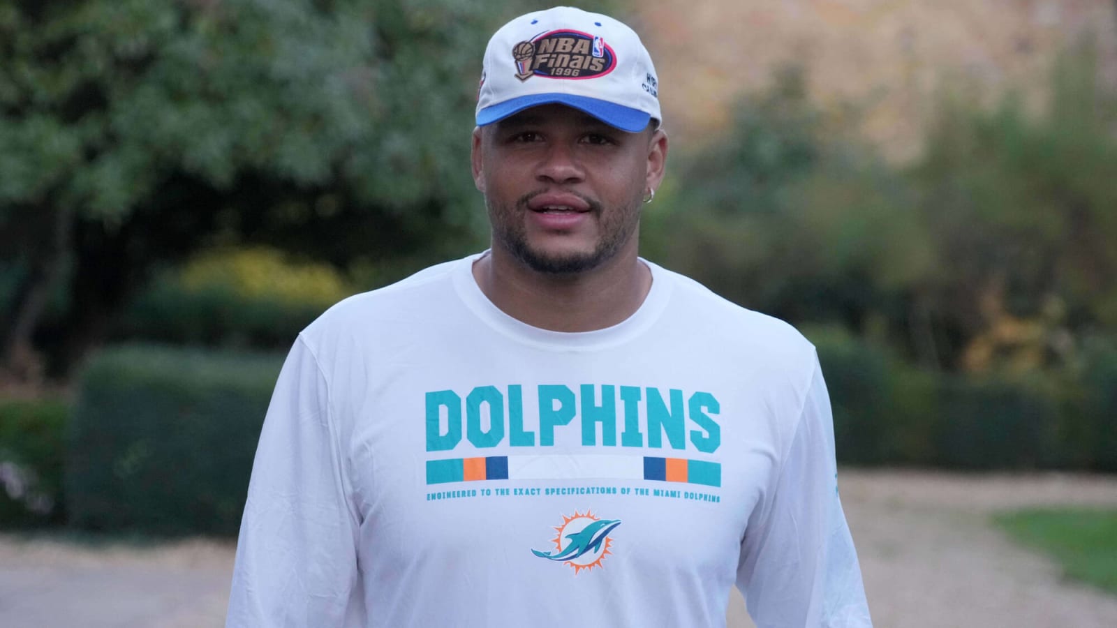 Dolphins Sign LB Brennan Scarlett To Practice Squad