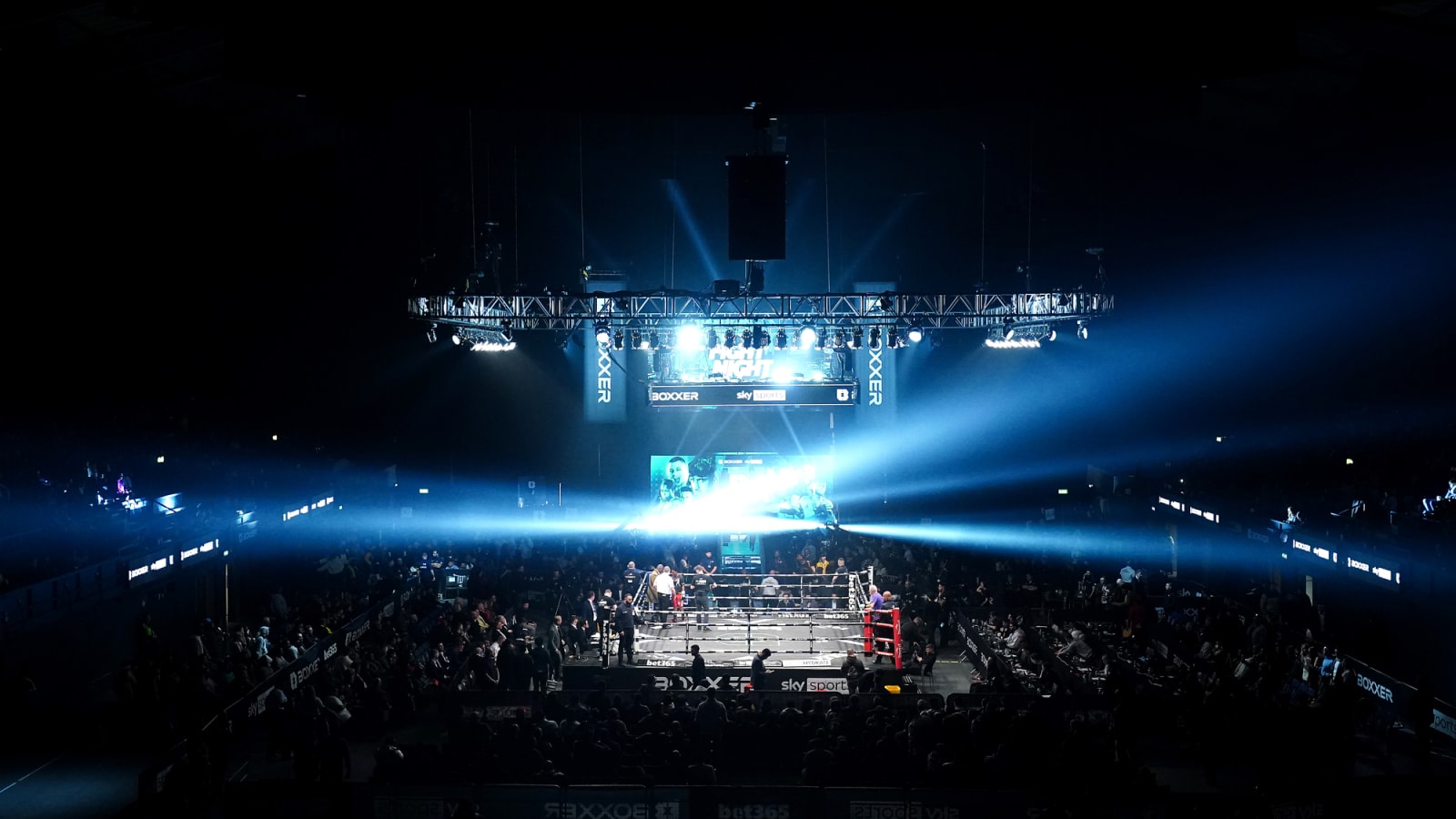 Title Fights From Around the World: Che Kenneally Strikes Light Heavyweight Gold