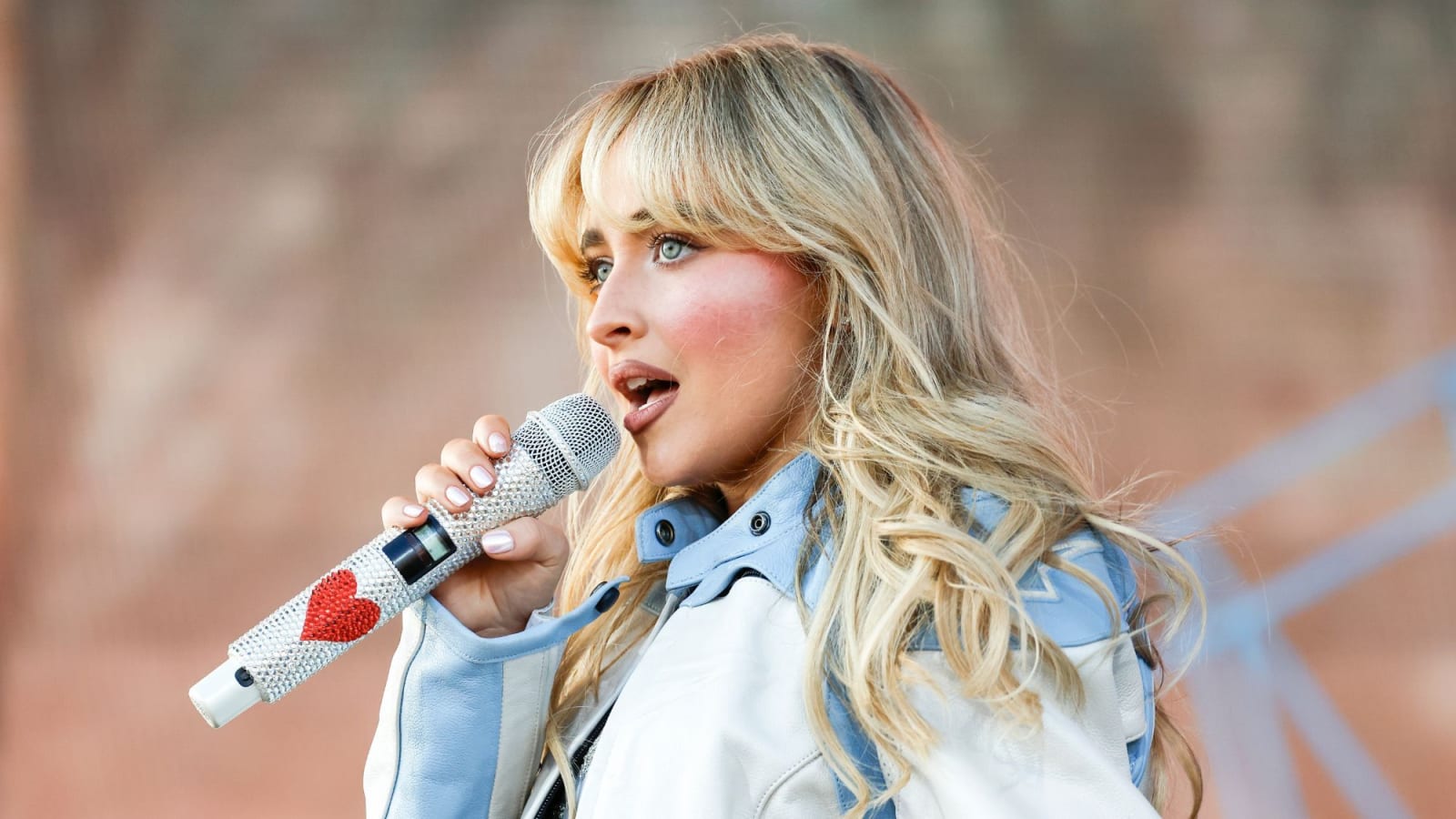 Sabrina Carpenter Heckled for United States Tour Date Ticket Prices