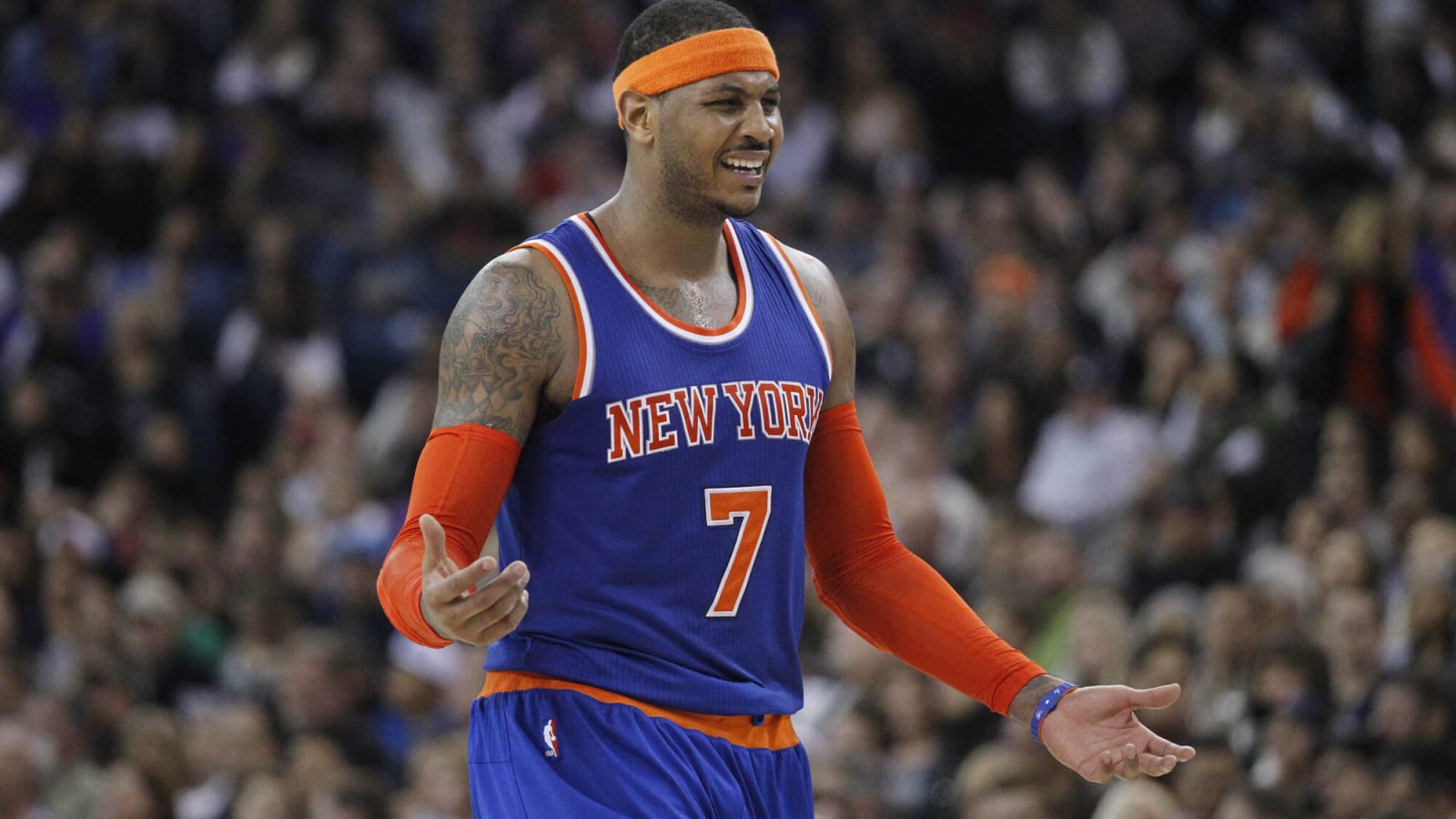 Which jersey numbers have the New York Knicks retired