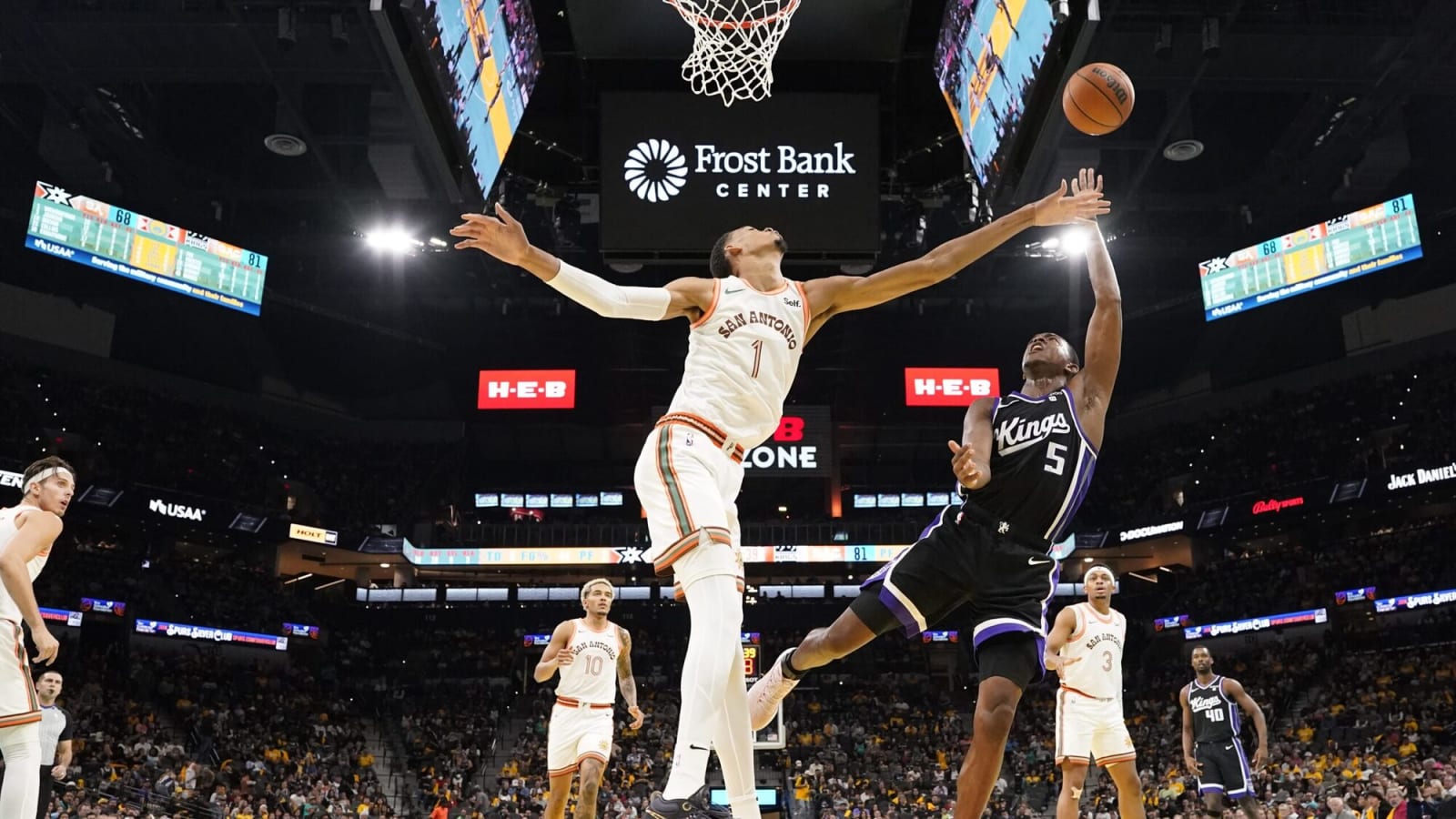 San Antonio Spurs HC Reveals 1 Surprising Fact About Futures of Chris Paul, Harrison Barnes
