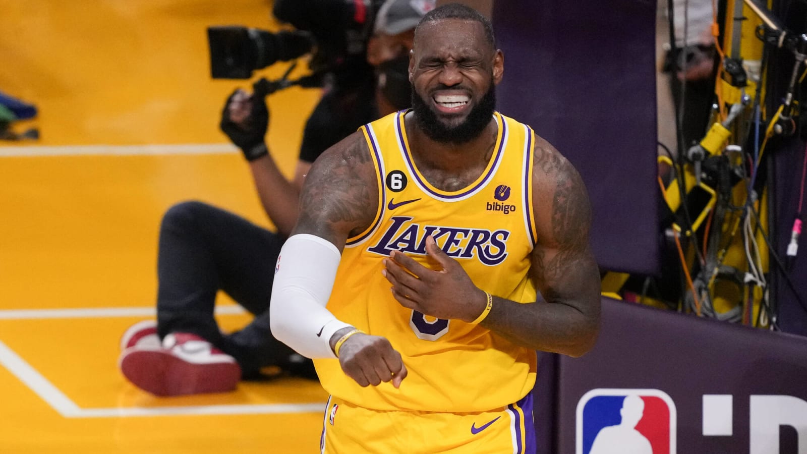 LeBron James’ jersey to be retired by Los Angeles Lakers