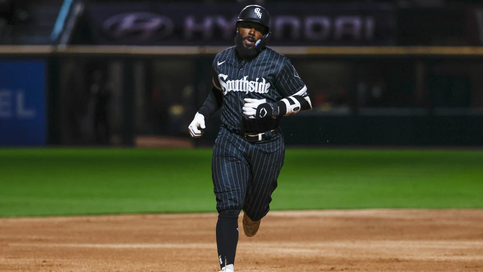 White Sox decline Josh Harrison&#8217;s 2023 option