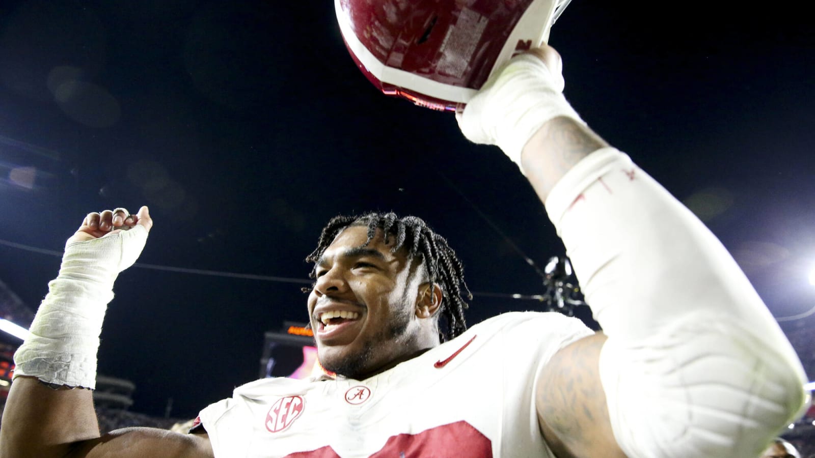 Alabama starting LB confirms he is sticking with the Tide