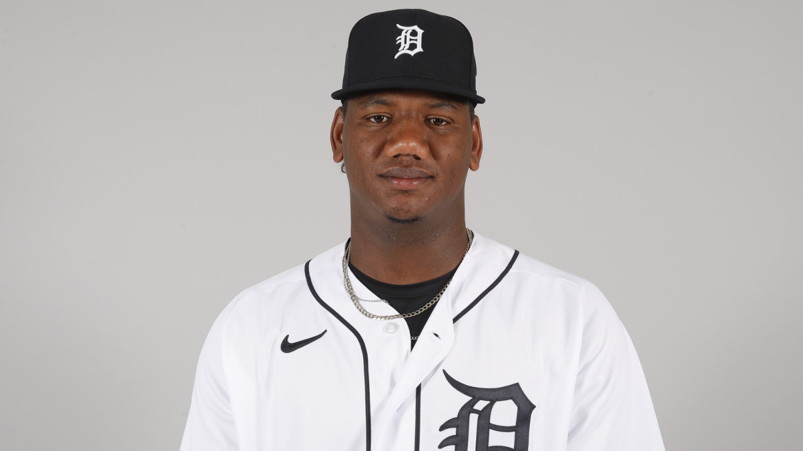 Pirates, Elvis Alvarado agree to a MLB deal