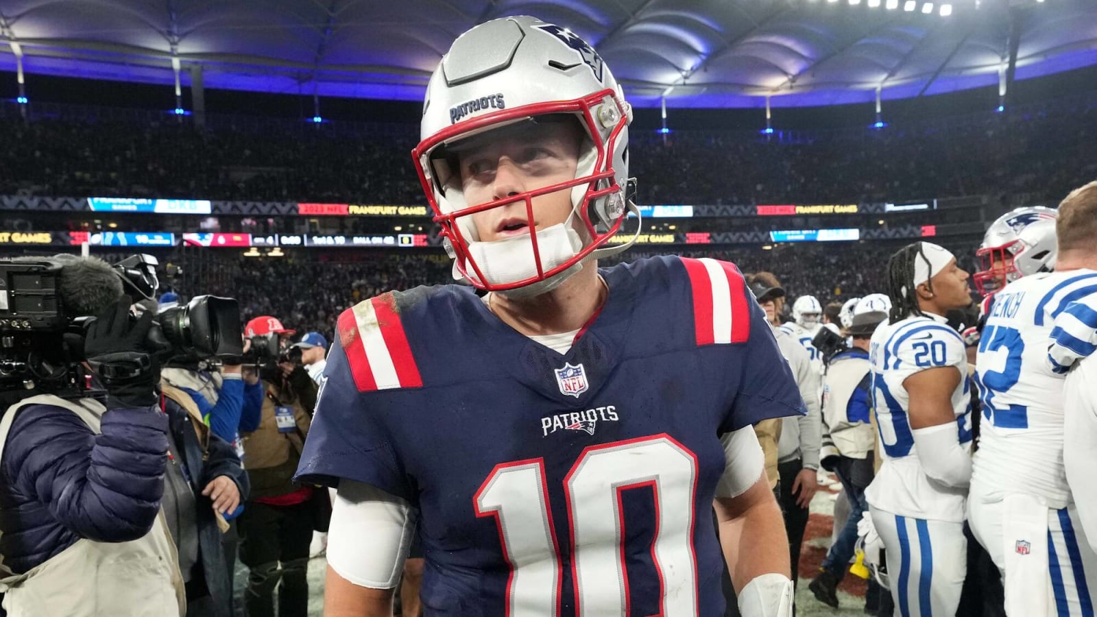 How does Patriots locker room view QB Mac Jones?