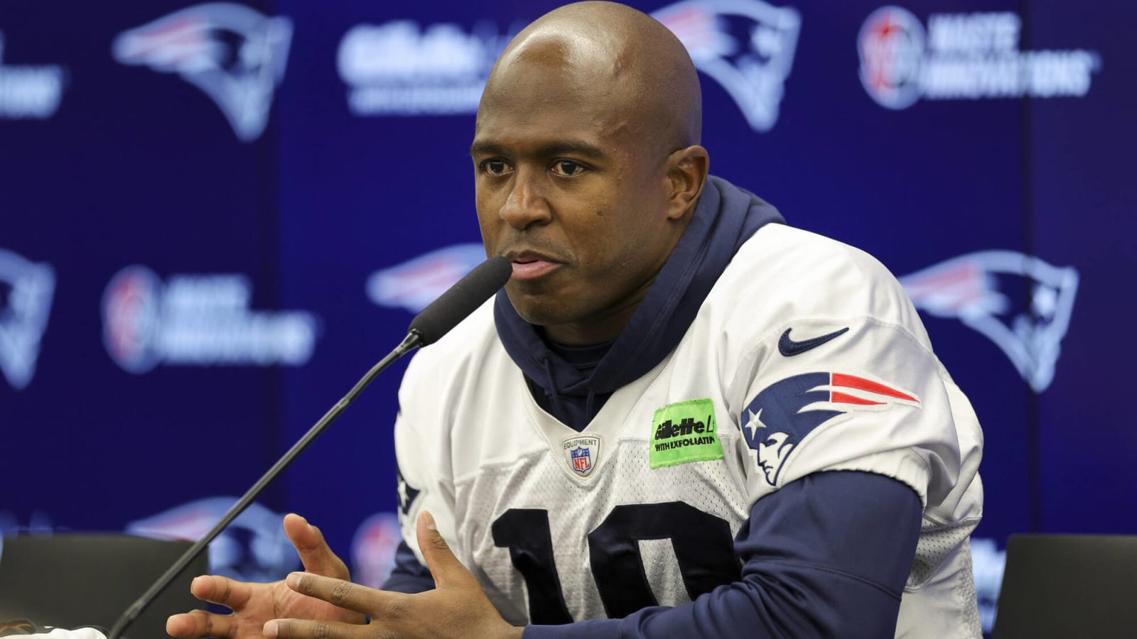 Former NFL players salute Patriots special teamer Matthew Slater