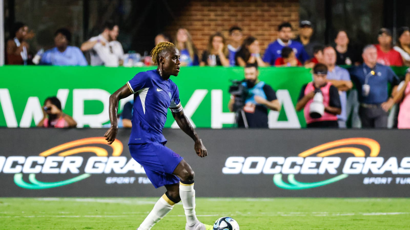 A ‘surprise move’ for PL defender is now on the cards as Spurs contact player’s agent