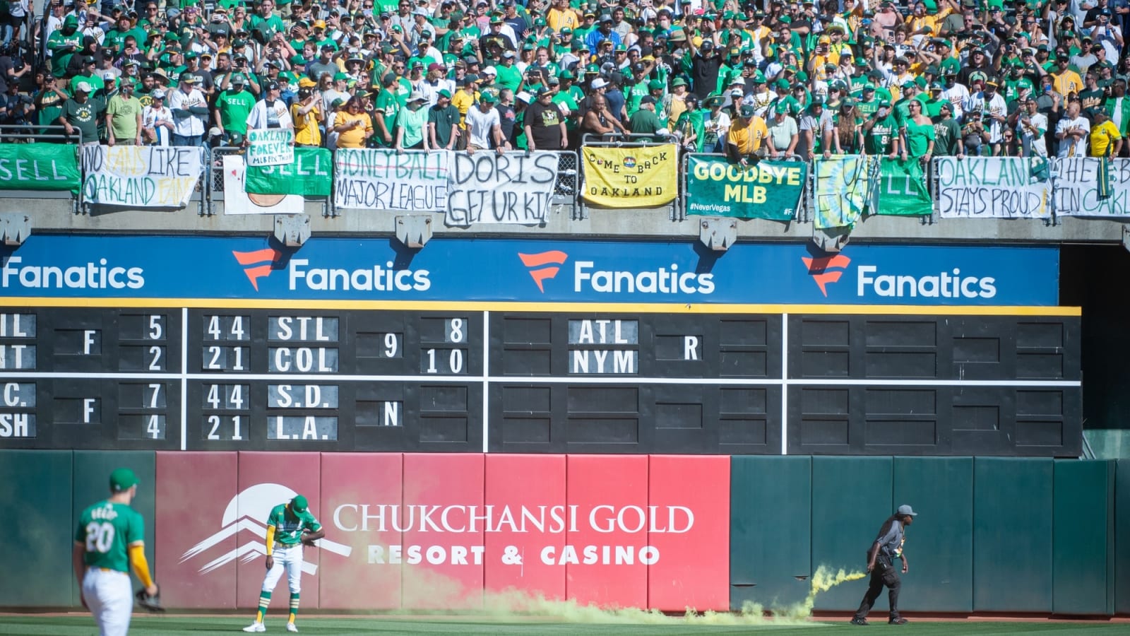 MLB Notebook: Athletics leave Oakland with an emotional win
