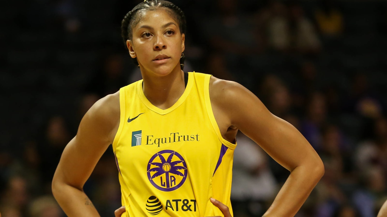 Dear WNBA, please put numbers on the front of the uniforms