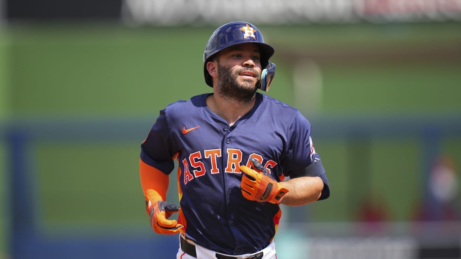 Jose Altuve had another brutal play in the outfield