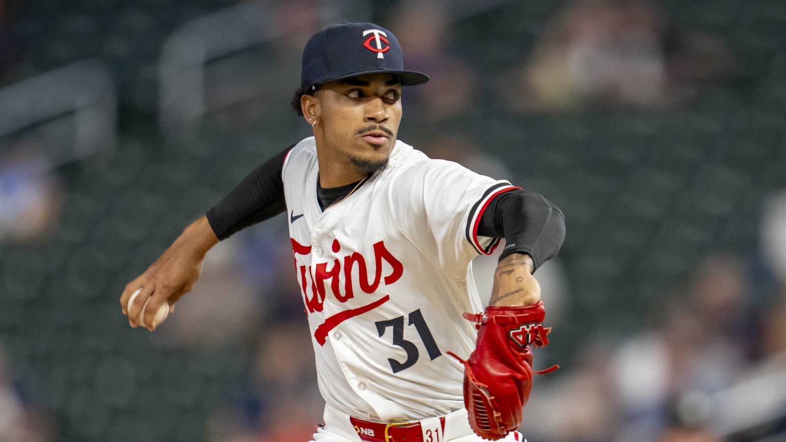 Marlins claim Ronny Henriquez, designate Xzavion Curry for assignment