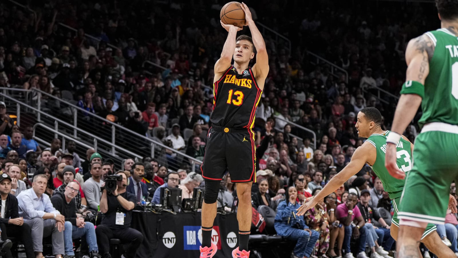 Bogdan Bogdanovic talks extension with Hawks