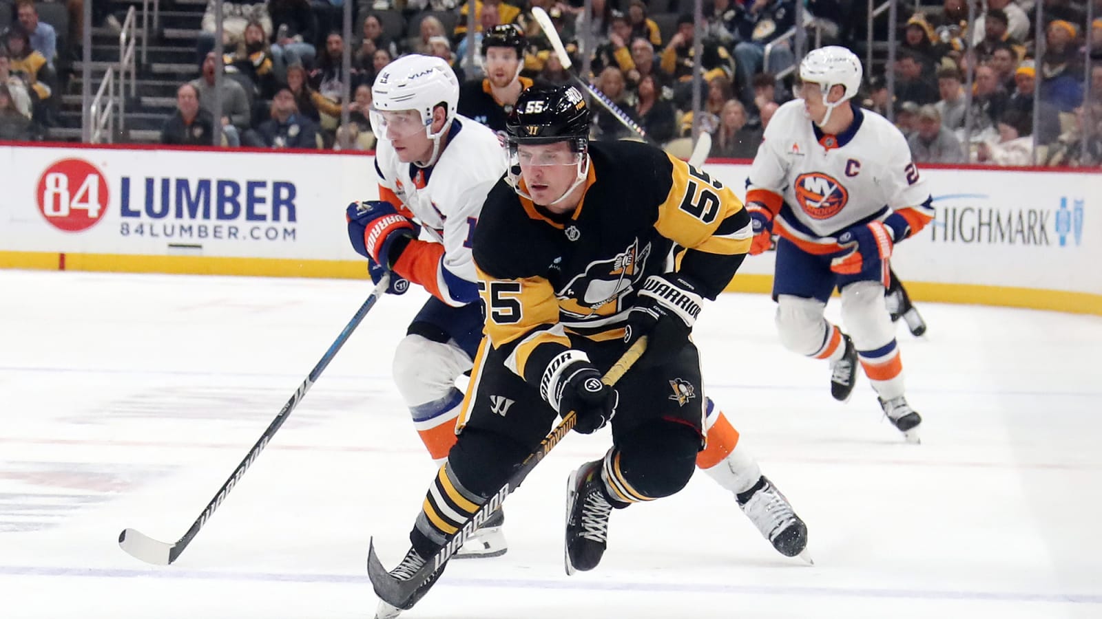 Penguins Survive Late Surge to Beat Islanders 3-2