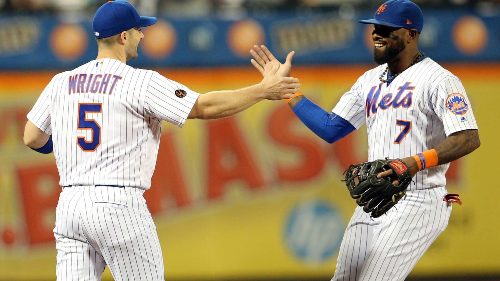 Watch: David Wright, Jose Reyes shown on kiss cam during game