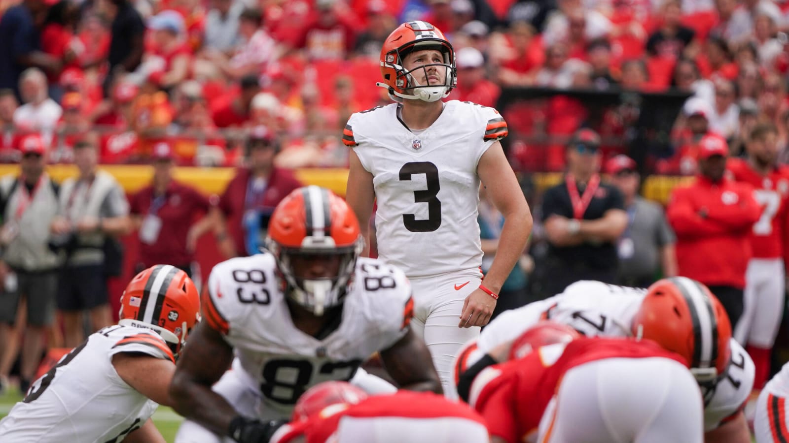 Browns to bring back kicker