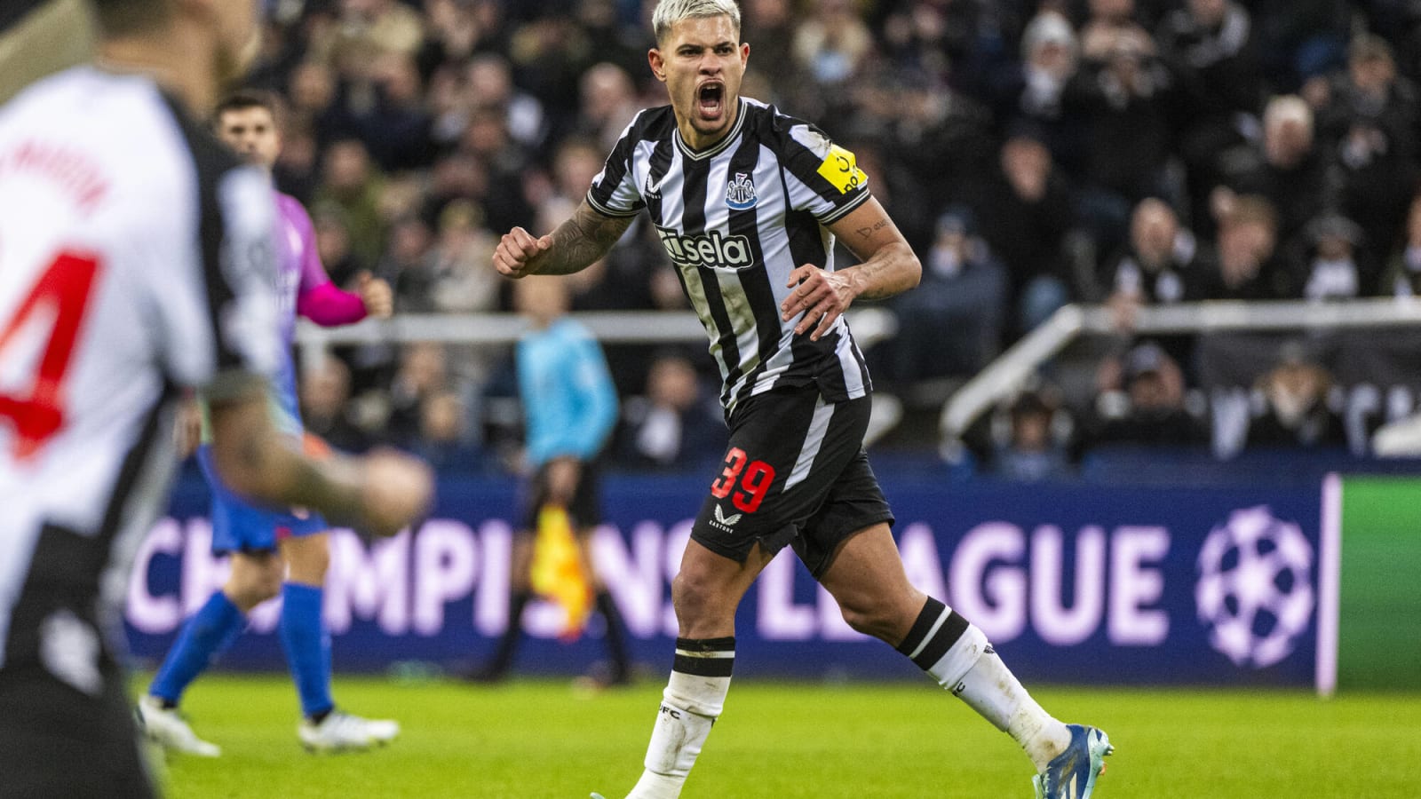 Barcelona willing to sell Robert Lewandowski to sign ‘furious’ Newcastle star