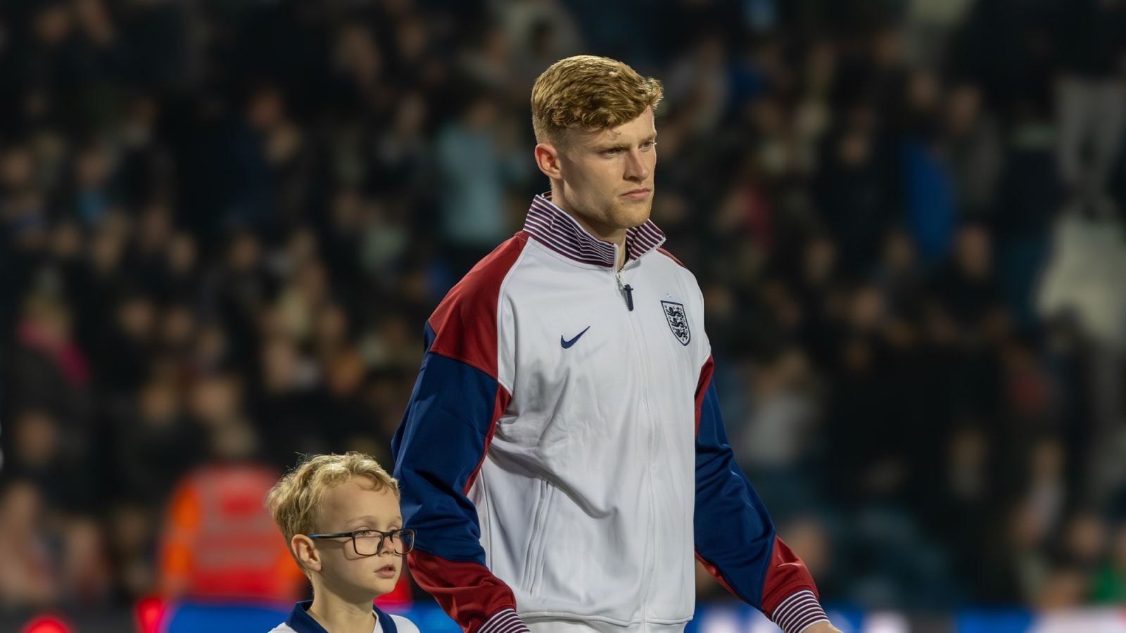 Tottenham transfer blow; English star in talks to pen new deal
