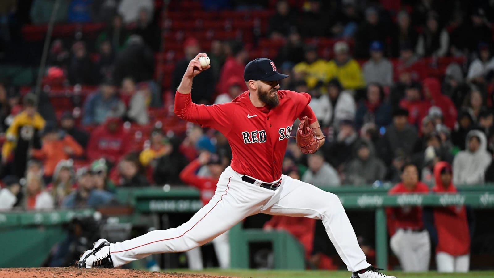 Red Sox likely to place John Schreiber on injured list with right lat tightness