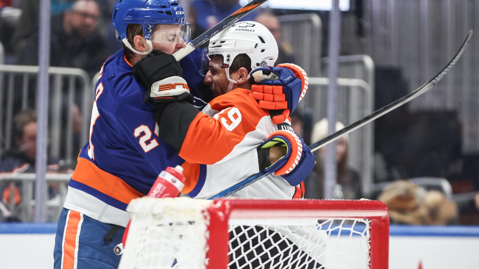 Embarrassing Second Period Fails Islanders; Flyers win 5-3