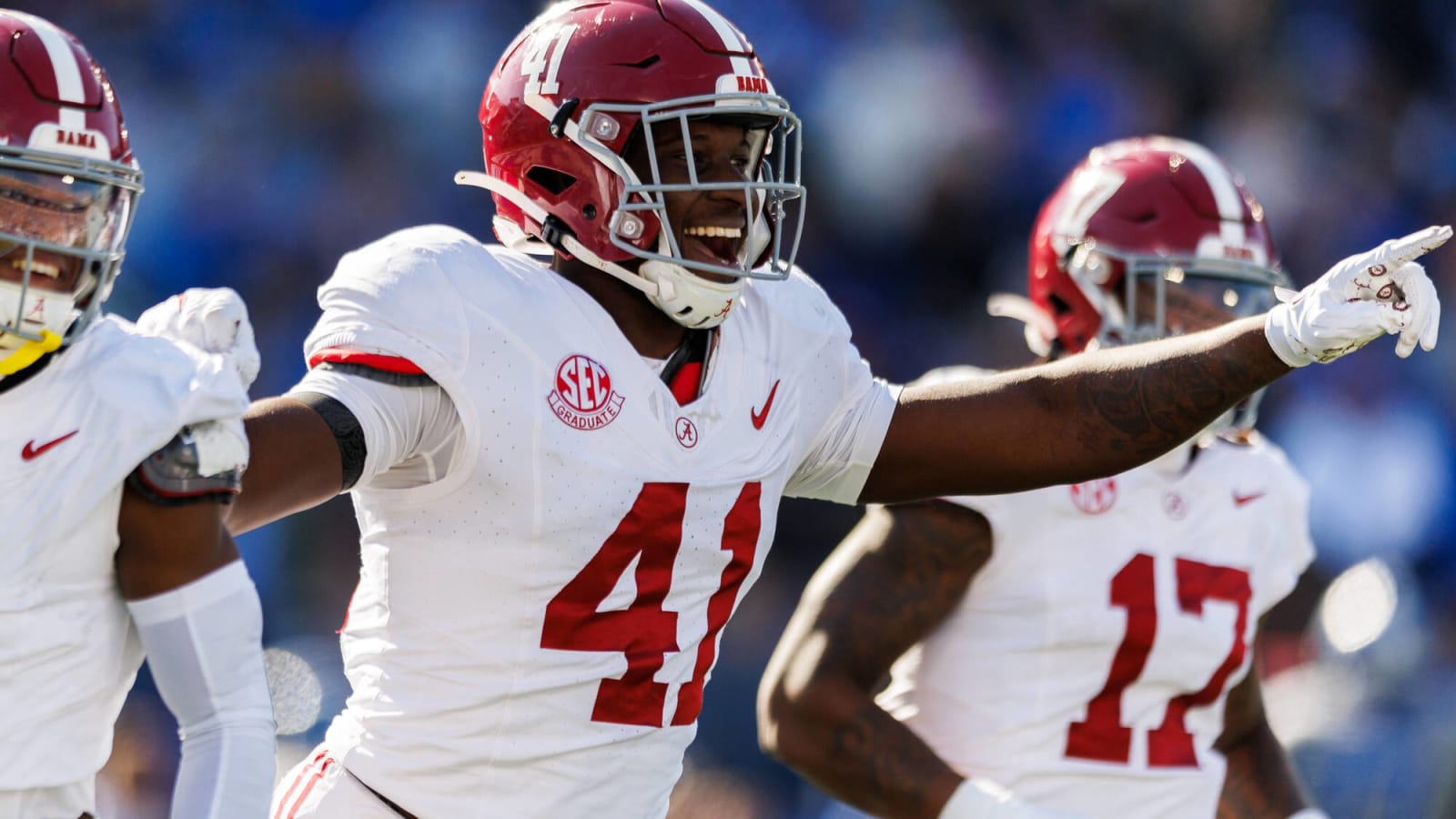 Alabama fans furiously react to Chris Braswell’s ejection for targeting