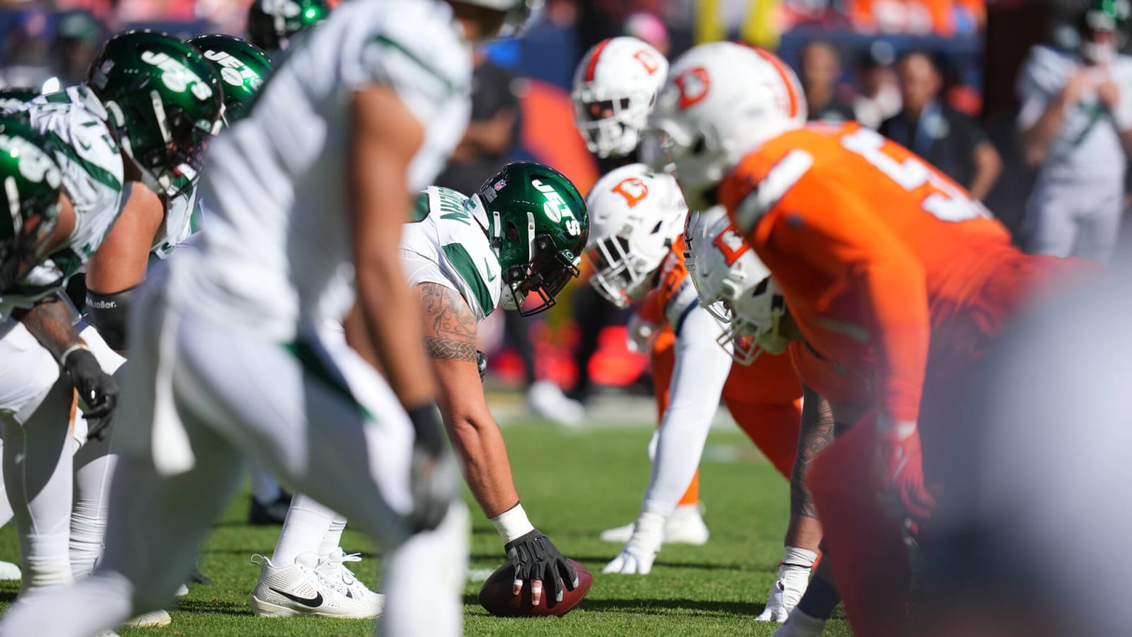 New York Jets Offensive Lineman Suffers Dislocated Knee Cap; Considered Week-to-Week – Week 8