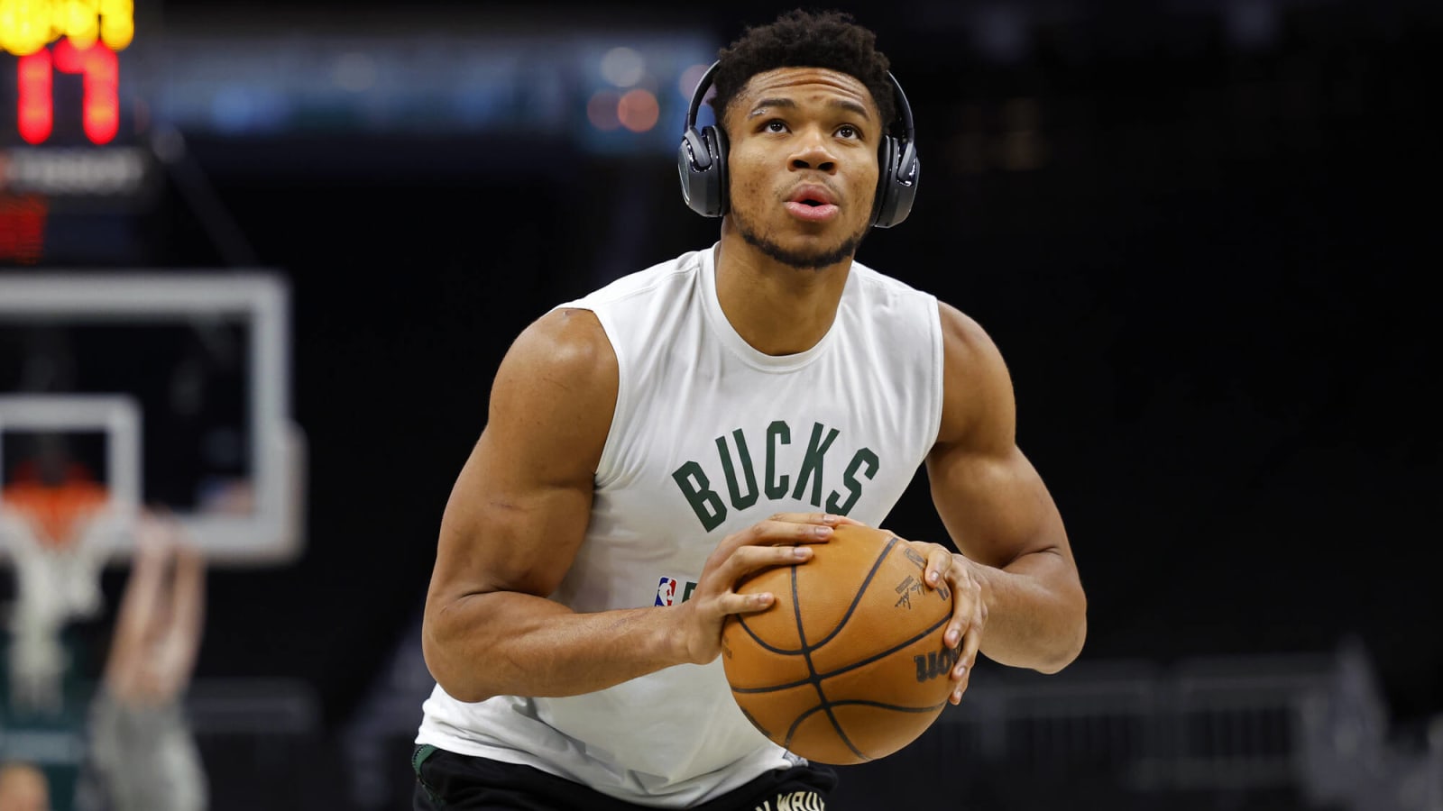 Giannis Antetokounmpo cleared to practice following minor ankle sprain