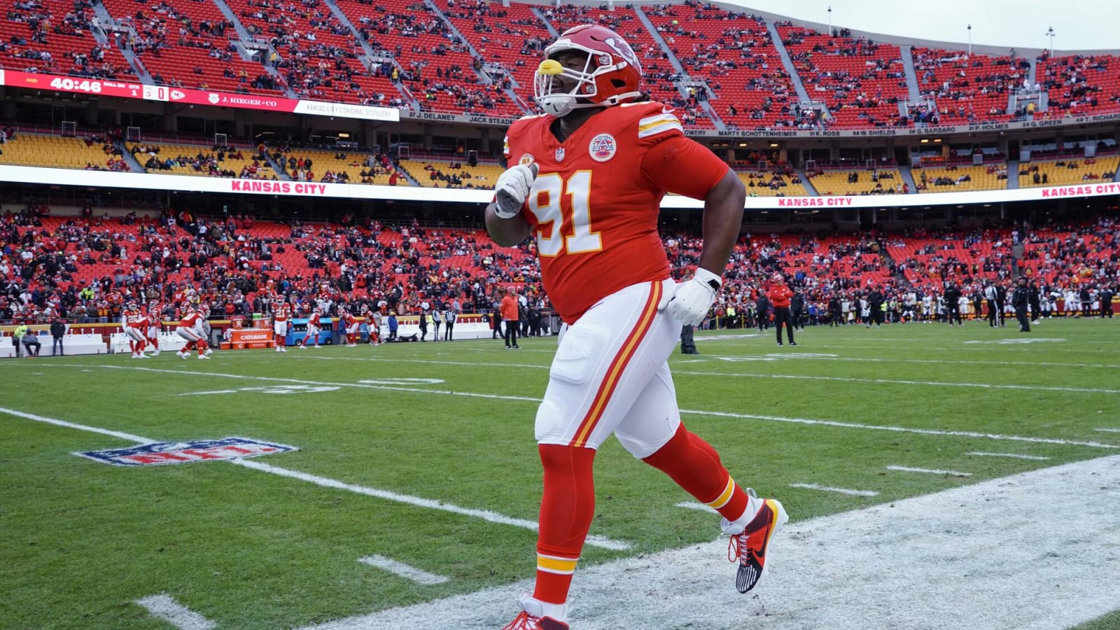 Chiefs retaining veteran defensive lineman