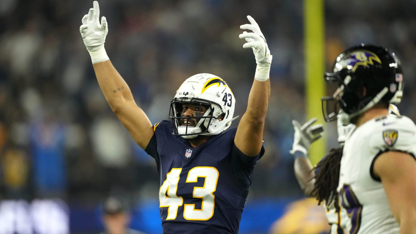 Chargers re-sign LB Troy Dye, WR Jalen Reagor