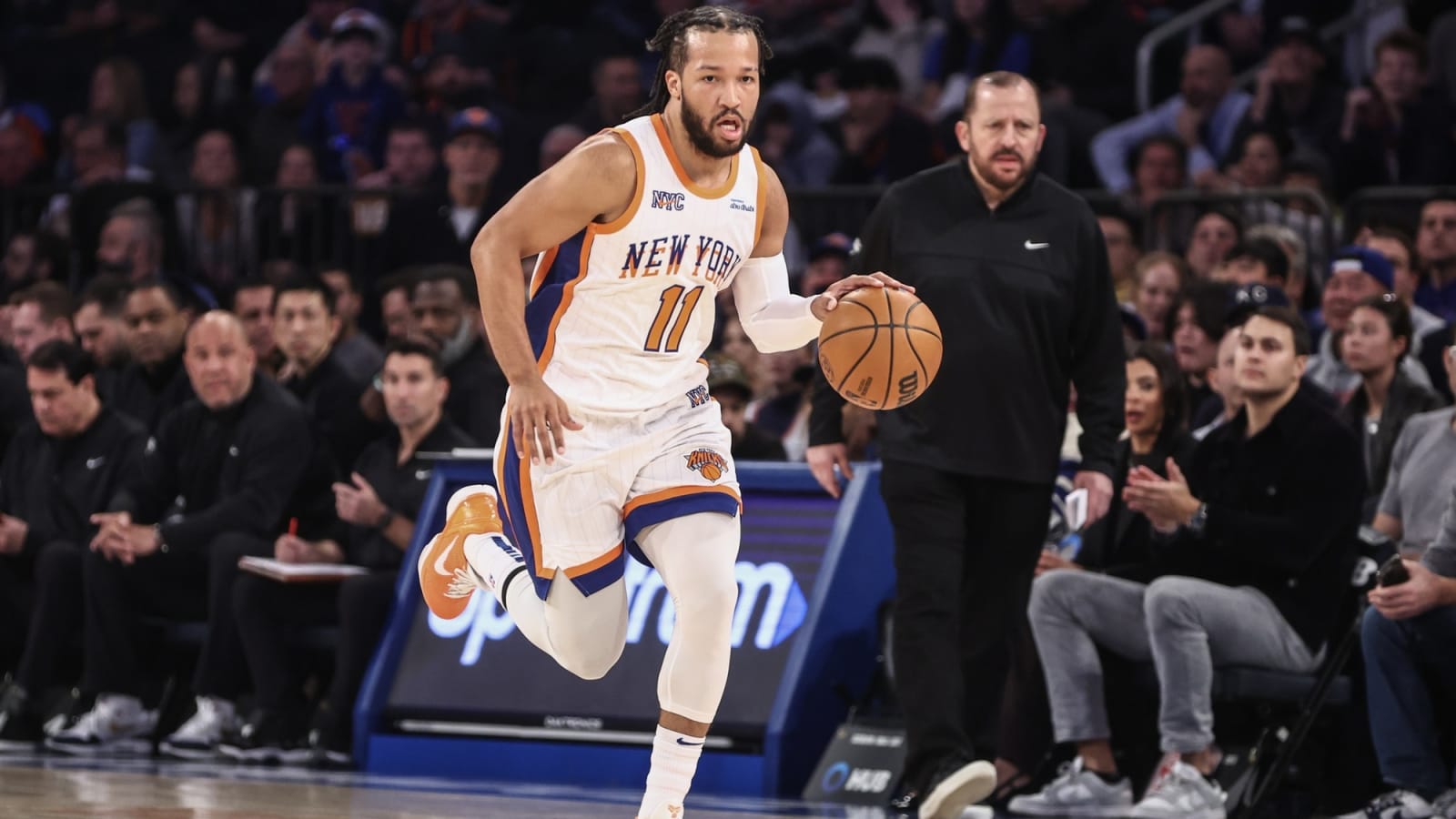 Jalen Brunson Swipes Josh Hart’s Commanders Noggin