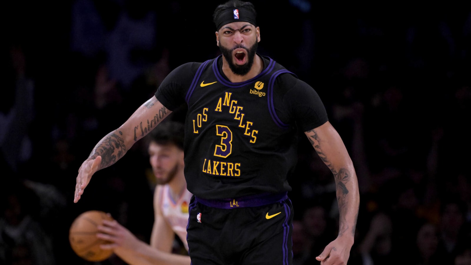  Anthony Davis Brings LA Comrades To Cheer On Packers Vs 49ers